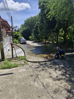 ไฟล์แนบ กปภ.ภูเก็ต นำทีมลงพื้นที่ บริเวณหมู่บ้านเดอะวัลเล่ย์ ตำบลศรีสุนทร อำเภอถลาง จังหวัดภูเก็ต ดำเนินการระบายตะกอนในเส้นท่อจ่ายน้ำ (Blow off)