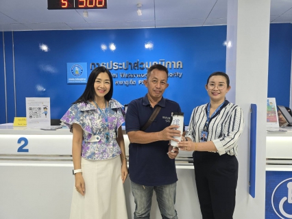 ไฟล์แนบ กปภ.สาขาภูเก็ต มอบของที่ระลึกสุดพิเศษแก่ลูกค้าที่ชำระค่าน้ำประปาตรงเวลา (ภายใน 7 วันนับจากวันที่ออกใบแจ้งหนี้) ภายใต้โครงการ THE BEST OF PWA ดีเด่นเรื่องวินัย ตรงใจการประปา