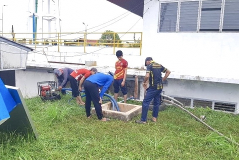 ไฟล์แนบ กปภ.สาขาขลุง ดำเนินการล้างถังน้ำใสภายใต้โครงการจัดการน้ำสะอาด (Water Safety Plan : WSP)