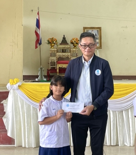 ไฟล์แนบ กปภ.สาขาขลุง เข้าร่วมพิธีมอบทุนการศึกษาแก่เด็กนักเรียน โดย "กองทุนผ้าป่าผลไม้ อำเภอขลุง"
