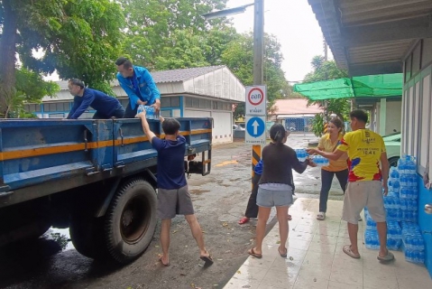 ไฟล์แนบ กปภ.ข.6 รวมใจเป็นหนึ่ง ส่งมอบน้ำดื่มสะอาดช่วยเหลือศูนย์พักพิงชายแดนไทย-กัมพูชา 