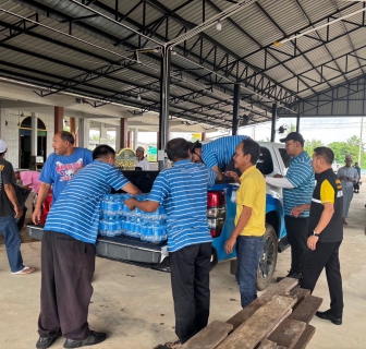 ไฟล์แนบ &#128167;กปภ.สาขาตราด สนับสนุนน้ำดื่มตราสัญลักษณ์ กปภ. ให้แก่ศูนย์พักพิงจังหวัดตราด และทหารที่ปฏิบัติหน้าที่ดูแลแนวชายแดนไทย  กัมพูชาในพื้นที่จังหวัดตราด  