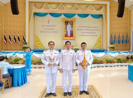 ไฟล์แนบ กปภ.สาขาระนอง ร่วมพิธีถวายเครื่องราชสักการะและวางพานพุ่ม และพิธีจุดเทียนถวายพระพรชัยมงคล เนื่องในโอกาสวันเฉลิมพระชนมพรรษา สมเด็จพระนางเจ้าสิริกิติ์ พระบรมราชินีนาถ พระบรมราชชนนีพันปีหลวง 12 สิงหาคม 25