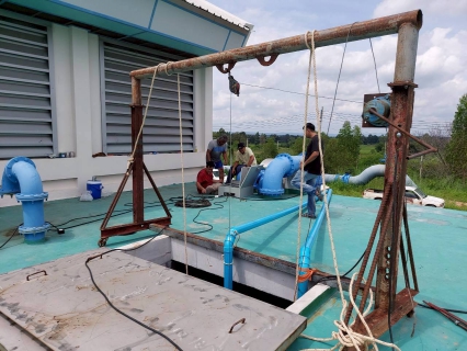 ไฟล์แนบ กปภ.สาขาขอนแก่น (พ) ดำเนินการซ่อมถังน้ำใส  ณ สถานีผลิตน้ำอุบลรัตน์ 2 โดยไม่มีการหยุดจ่ายน้ำ สร้างความมั่นใจต่อลูกค้าประชาชนในเขตพื้นที่ให้บริการน้ำประปา 