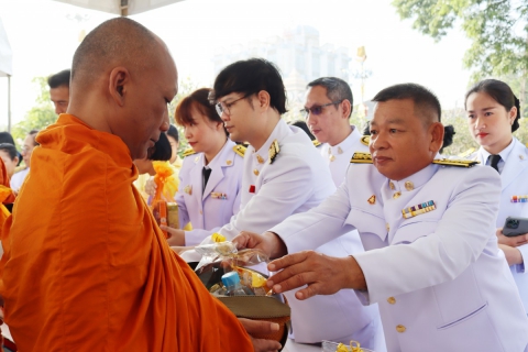 ไฟล์แนบ กปภ.สาขาชลบุรี (พ) สนับสนุนน้ำดื่ม และร่วมกิจกรรมน้อมรำลึก เนื่องในวันคล้ายวันสวรรคต พระบาทสมเด็จพระบรมชนกาธิเบศร มหาภูมิพลอดุลยเดชมหาราช บรมนาถบพิตร 13 ตุลาคม 2568 วันนวมินทรมหาราช