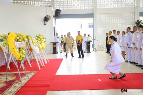 ไฟล์แนบ กปภ.สาขาหลังสวน เข้าร่วมพิธีทำบุญตักบาตร และพิธีวางพวงมาลา เนื่องในวันนวมินทรมหาราช วันคล้ายวันสวรรคต พระบาทสมเด็จพระบรมชนกาธิเบศร มหาภูมิพลอดุลยเดชมหาราช บรมนาถบพิตร