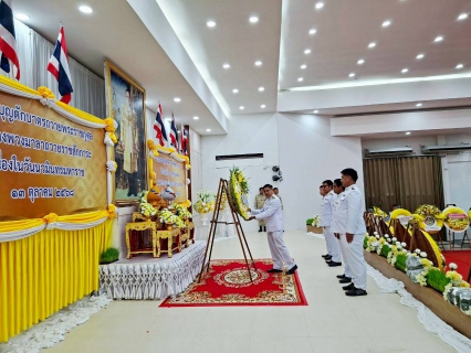 ไฟล์แนบ กปภ.สาขาขาณุวรลักษบุรี เข้าร่วมกิจกรรมน้อมรำลึกในพระมหากรุณาธิคุณ เนื่องในวันคล้ายวันสวรรคต พระบาทสมเด็จพระบรมชนกาธิเบศรมหาภูมิพลอดุลยเดชมหาราช บรมนาถบพิตร วันนวมินทรมหาราช 13 ตุลาคม 2568