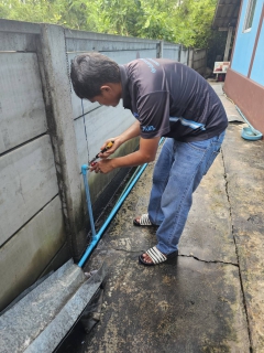 ไฟล์แนบ นายปกรณ์ บัวทอง ผู้จัดการการประปาส่วนภูมิภาคสาขาปากท่อ พร้อมด้วยทีมงานพนักงานในสังกัด เข้าตรวจสอบท่อภายในให้แก่ลูกค้า