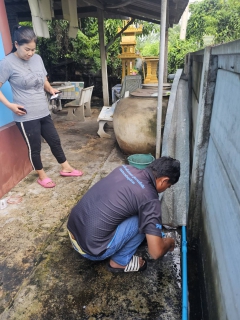 ไฟล์แนบ นายปกรณ์ บัวทอง ผู้จัดการการประปาส่วนภูมิภาคสาขาปากท่อ พร้อมด้วยทีมงานพนักงานในสังกัด เข้าตรวจสอบท่อภายในให้แก่ลูกค้า