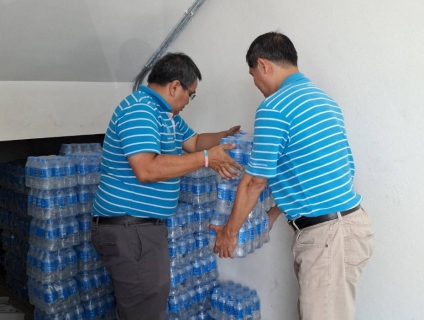 ไฟล์แนบ กปภ.สาขาธัญบุรี สนับสนุนน้ำดื่มบรรจุขวดตราสัญลักษณ์ กปภ. ให้กับกองพลที่ 1 รักษาพระองค์ เพื่อใช้ในการปฏิบัติหน้าที่ตามแนวชายแดนไทย - กัมพูชา