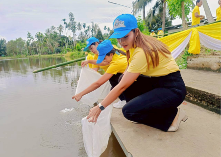 ไฟล์แนบ การประปาส่วนภูมิภาคสาขาเวียงสระ เข้าร่วมกิจกรรมจิตอาสาปล่อยพันธุ์สัตว์น้ำ เนื่องในวันนวมินทรมหาราช พร้อมทั้งมอบน้ำดื่มบรรจุขวดตราสัญลักษณ์ กปภ. 