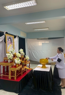 ไฟล์แนบ กปภ.สาขาสวรรคโลก เข้าถวายน้ำสรงพระบรมศพสมเด็จพระนางเจ้าสิริกิติ์ พระบรมราชินีนาถ พระบรมราชชนนีพันปีหลวง และลงนามแสดงความอาลัยน้อมเกล้าน้อมกระหม่อมส่งเสด็จสู่สวรรคาลัย เบื้องหน้าพระฉายาลักษณ์