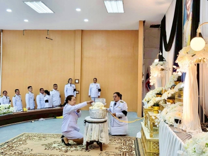 ไฟล์แนบ กปภ.สาขาแม่สอด เข้าร่วมพิธีถวายน้ำสรงพระบรมศพเบื้องหน้าพระฉายาลักษณ์ สมเด็จพระนางเจ้าสิริกิติ์ พระบรมราชินีนาถ พระบรมราชชนนีพันปีหลวง