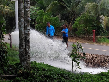 ไฟล์แนบ กปภ.สาขากระบี่ ดำเนินการตามแผนงานบริการและควบคุมน้ำสูญเสีย โบล์วน้ำเพื่อระบายตะกอนในเส้นท่อ บริเวณพื้นที่ บ้านหนองกก และ ริมชล ตำบลไสไทย  อำเภอเมืองกระบี่ จังหวัดกระบี่