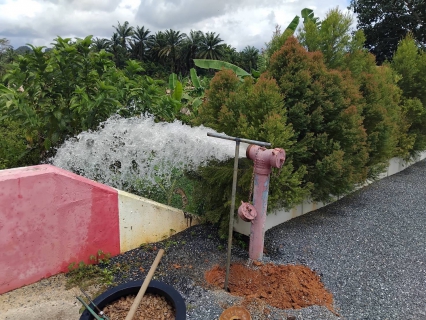 ไฟล์แนบ กปภ.สาขากระบี่ ดำเนินการตามแผนงานบริการและควบคุมน้ำสูญเสีย โบล์วน้ำเพื่อระบายตะกอนในเส้นท่อ บริเวณพื้นที่ บ้านหนองกก และ ริมชล ตำบลไสไทย  อำเภอเมืองกระบี่ จังหวัดกระบี่