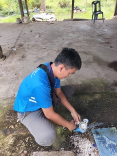 ไฟล์แนบ การประปาส่วนภูมิภาคสาขากาญจนดิษฐ์ ภายใต้การบริหารงานโดย นายสุรพงศ์ สมหวัง ผู้จัดการการประปาส่วนภูมิภาคสาขากาญจนดิษฐ์ มอบหมายพนักงานในสังกัด ดำเนินการตรวจวัดแรงดันน้ำ โดยลงพื้นที่สถานีจ่ายน้ำสะพานดิน บริเวณบ้านผู้ใช้น้ำ หมู่ 3 ตำบลท่าทองใหม่ อำเภอกาญจนดิษฐ์ จังหวัดสุราษฎร์ธานี