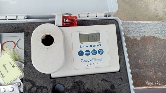 ไฟล์แนบ กปภ.สาขากาญจนดิษฐ์ ลงพื้นที่สุ่มน้ำประปา บริเวณบ้านผู้ใช้น้ำหมู่บ้านในเมืองใหม่ ม.15 ต.ปากแพรก อ.ดอนสัก จังหวัดสุราษฎร์ธานี พื้นที่สถานีผลิตน้ำวิภาวดี(บ้านใน) โดยเก็บตัวอย่างน้ำจากก๊อกน้ำที่บ้านของผู้ใช้น้ำไปตรวจสอบคุณภาพน้ำ