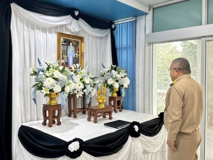 ไฟล์แนบ กปภ.สาขาสมุทรสาคร (พ) ร่วมลงนามถวายความอาลัยเบื้องหน้าพระฉายาลักษณ์ สมเด็จพระนางเจ้าสิริกิติ์ พระบรมราชินีนาถ พระบรมราชชนนีพันปีหลวง