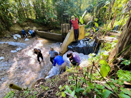 ไฟล์แนบ กปภ.สาขาแม่สอด ร่วมสนันสนุนกระสอบสารส้มเพื่อใช้ซ่อมแซมฝายชำรุด