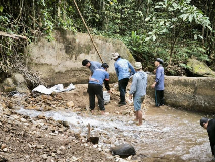 ไฟล์แนบ กปภ.สาขาแม่สอด ร่วมสนันสนุนกระสอบสารส้มเพื่อใช้ซ่อมแซมฝายชำรุด