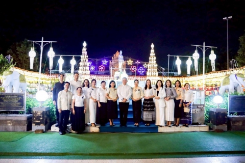 ไฟล์แนบ การประปาส่วนภูมิภาคสาขาลำพูน โดยนายศุภกฤษณ์ จันทร์ศุภเสน ผู้จัดการการประปาส่วนภูมิภาคสาขาลำพูน ร่วมพิธีทำบุญอุทิศถวายโคมแด่พระนางจามเทวี เนื่องในเทศกาลโคมหลากสี สักการะพระนางจามเทวี ประจำปี 2568 วันที่ 3 พฤศจิกายน 2568 เทศบาลเมืองลำพูน จัดพิธีทำบุญอุทิศถวายโคมแด่พระนางจามเทวี ประจำปี 2568 เนื่องในเทศกาลโคมหลากสี สักการะพระนางจามเทวี เพื่ออนุรักษ์และสืบสานประเพณี วัฒนธรรมท้องถิ่น สะท้อนถึงความเชื่อของชาวล้านนาที่เชื่อว่า โคม เป็นเครื่องส่องสว่างนำทางให้กับชีวิต เพื่อสักการะสิ่งศักดิ์สิทธิ์ในช่วงเทศกาลยี่เป็ง