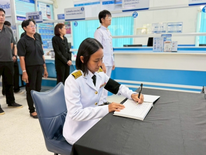 ไฟล์แนบ กปภ.สาขาปากท่อ ร่วมลงนามถวายความอาลัยเบื้องหน้าพระฉายาลักษณ์ สมเด็จพระนางเจ้าสิริกิติ์ พระบรมราชินีนาถ พระบรมราชชนนีพันปีหลวง