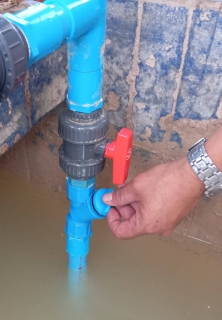 ไฟล์แนบ กปภ.สาขากาญจนบุรี ทำกิจกรรมปรับปรุงอุปกรณ์การจ่ายสารเคมี ให้มีประสิทธิภาพมากขึ้น เพื่อเตรียมความพร้อมด้านคุณภาพน้ำประปา สำหรับการรับมือผลกระทบจากพายุไต้ฝุ่น "คัลแมกี"