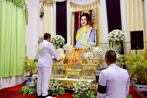 ไฟล์แนบ กปภ.สาขาภูเก็ต ร่วมพิธีบำเพ็ญกุศลและแสดงความอาลัย ในวาระครบ ๑๕ วัน (ปัณรสมวาร) แห่งการสวรรคตเพื่อถวายเป็นพระราชกุศลแด่สมเด็จพระนางเจ้าสิริกิติ์ พระบรมราชินีนาถ พระบรมราชชนนีพันปีหลวง