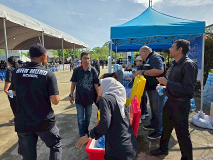 ไฟล์แนบ การประปาส่วนภูมิภาคสาขาสุไหงโก-ลก จัดหน่วยบริการสนับสนุนน้ำดื่มสะอาดบรรจุขวด ตรา กปภ แก่ประชาชนที่มาต้อนรับ รองนายกรัฐมนตรีและคณะรัฐมนตรี 4 กระทรวง เพื่อยกระดับคุณภาพชีวิตชาวจังหวัดนราธิวาส