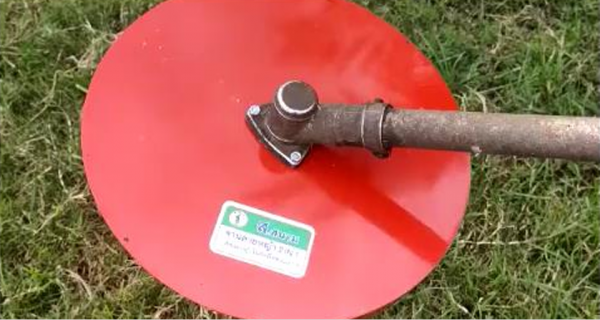 ไฟล์แนบ กปภ.สาขากาญจนบุรี ปฏิบัติตามแนวทางป้องกันหินกระเด็นจากการตัดหญ้า, รักษาความสะอาดของพื้นที่ เพื่อป้องกันความเสียหายต่อแผงโซล่าเซลล์  โครงการบริหารจัดการพลังงานไฟฟ้า ด้วยระบบผลิตไฟฟ้าพลังงานแสงอาทิตย์แบบติดตั้งบนหลังคา (Solar Rooftop)