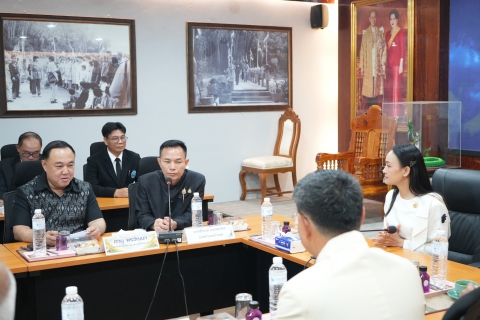 ไฟล์แนบ กปภ.ข.7 และ กปภ.สาขาบ้านดุง ร่วมให้การต้อนรับรัฐมนตรีช่วยว่าการกระทรวงมหาดไทย(มท.4) พร้อมสนับสนุนน้ำดื่มตราสัญลักษณ์ กปภ.