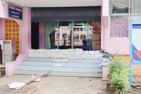 ไฟล์แนบ การประปาสาขาปทุมธานี(พ) มอบน้ำดื่ม แก่โรงเรียนวัดป่างิ้ว เพื่อบรรเทาความเดือดร้อนช่วงน้ำท่วม