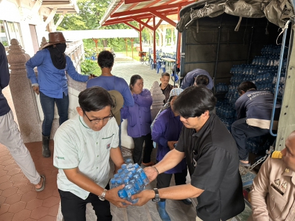 ไฟล์แนบ กปภ.เขต ๓ และกปภ.สาขาในพื้นที่ จ.นครปฐม ร่วมสนับสนุนน้ำดื่มสะอาดแก่ประชาชนผู้เดินทางมากราบถวายบังคมพระบรมศพ สมเด็จพระนางเจ้าสิริกิติ์ พระบรมราชินีนาถ พระบรมราชชนนีพันปีหลวง ณ ลานพุทธมณฑล