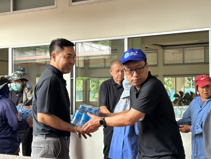 ไฟล์แนบ กปภ.เขต ๓ และกปภ.สาขาในพื้นที่ จ.นครปฐม ร่วมสนับสนุนน้ำดื่มสะอาดแก่ประชาชนผู้เดินทางมากราบถวายบังคมพระบรมศพ สมเด็จพระนางเจ้าสิริกิติ์ พระบรมราชินีนาถ พระบรมราชชนนีพันปีหลวง ณ ลานพุทธมณฑล