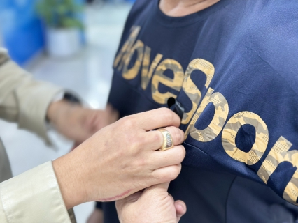 ไฟล์แนบ กปภ.สาขาสมุทรสาคร (พ) แจกริบบิ้นสีดำ แสดงความอาลัยแด่ สมเด็จพระนางเจ้าสิริกิติ์ พระบรมราชินีนาถ พระบรมราชชนนีพันปีหลวง