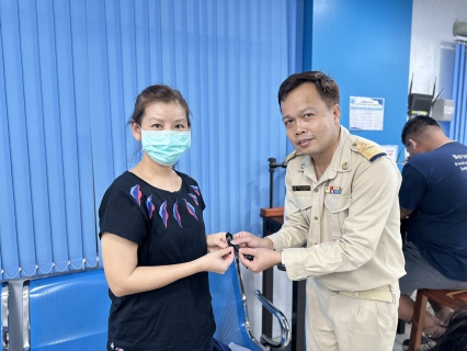 ไฟล์แนบ กปภ.สาขาสมุทรสาคร (พ) แจกริบบิ้นสีดำ แสดงความอาลัยแด่ สมเด็จพระนางเจ้าสิริกิติ์ พระบรมราชินีนาถ พระบรมราชชนนีพันปีหลวง