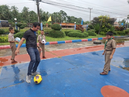 ไฟล์แนบ การประปาส่วนภูมิภาคสาขาสายบุรี  มอบอุปกรณ์กีฬาให้กับโรงเรียนชุมชนบ้านละหารมิตรภาพที่ 113 ตามโครงการ เปลี่ยนขยะเป็นโอกาส