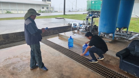 ไฟล์แนบ กปภ.สาขากระบี่ ลงพื้นที่ตรวจสอบคุณภาพน้ำให้กับ ท่าอากาศยานนานาชาติจังหวัดกระบี่  ตำบลกระบี่น้อย อำเภอเมืองกระบี่ จังหวัดกระบี่ ดำเนินโครงการจัดการน้ำสะอาด (Water Safety Plan : WSP) อย่างต่อเนื่อง ควบคุมคุณภาพน้ำประปาให้เป็นไปตามเกณฑ์มาตรฐาน 