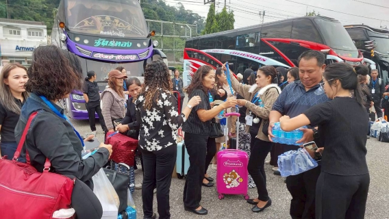ไฟล์แนบ กปภ.สาขาระนอง สนับสนุนน้ำดื่ม ร่วมส่งพสกนิกรชาวระนอง เดินทางเข้ากราบถวายบังคมพระบรมศพ  สมเด็จพระนางเจ้าสิริกิติ์ พระบรมราชินีนาถ พระบรมราชชนนีพันปีหลวง รอบแรก