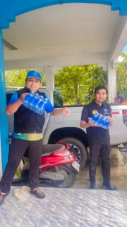 ไฟล์แนบ การประปาส่วนภูมิภาคสาขาสายบุรี ร่วมสนับสนุนน้ำดื่มบรรจุขวด ตราสัญลักษณ์ "กปภ." ช่วยเหลือผู้ประสบอุทกภัย