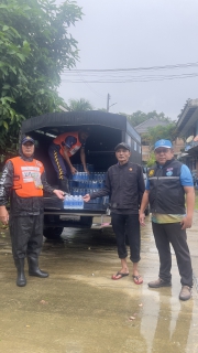 ไฟล์แนบ การประปาส่วนภูมิภาคสาขาสายบุรี ร่วมสนับสนุนน้ำดื่มบรรจุขวด ตราสัญลักษณ์ "กปภ." ช่วยเหลือผู้ประสบอุทกภัย