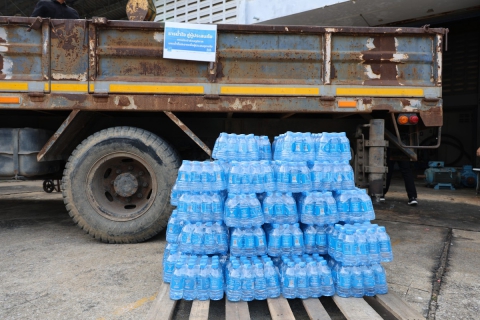 ไฟล์แนบ กปภ.เขต 3 ส่งมอบน้ำดื่มสะอาดและอุปกรณ์สำหรับสนับสนุนการช่วยเหลือผู้ประสบอุทกภัยในพื้นที่จังหวัดสงขลาและพื้นที่ใกล้เคียง