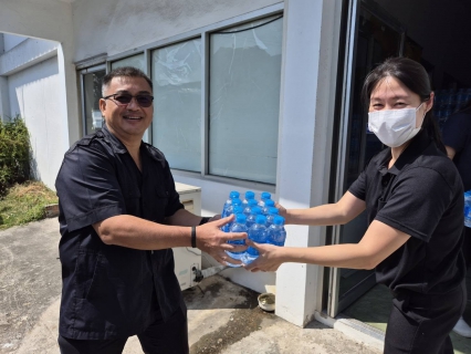 ไฟล์แนบ กปภ.เขต 1 มอบน้ำดื่ม 1,800 ขวด พร้อมสนับสนุนเครื่องจักร เครื่องมือ อุปกรณ์ และพนักงาน เพื่อช่วยฟื้นฟูระบบผลิต - สูบจ่ายน้ำในพื้นที่ กปภ.เขต 5 ที่ได้รับผลกระทบจากภัยน้ำท่วม