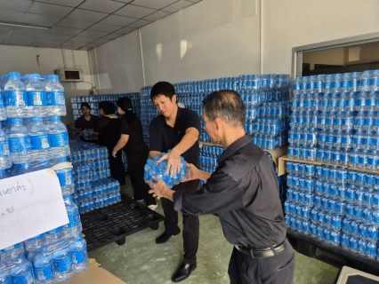 ไฟล์แนบ กปภ.เขต 1 มอบน้ำดื่ม 1,800 ขวด พร้อมสนับสนุนเครื่องจักร เครื่องมือ อุปกรณ์ และพนักงาน เพื่อช่วยฟื้นฟูระบบผลิต - สูบจ่ายน้ำในพื้นที่ กปภ.เขต 5 ที่ได้รับผลกระทบจากภัยน้ำท่วม