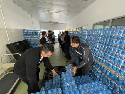 ไฟล์แนบ กปภ.เขต 1 สนับสนุนน้ำดื่ม 12,000 ขวด ส่งมอบ กปภ.เขต 5 จ.สงขลา เพื่อนำไปช่วยเหลือผู้ประสบภัยน้ำท่วม