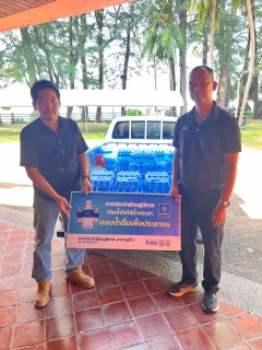 ไฟล์แนบ กปภ.สาขาภูเก็ต ร่วมสนับสนุนน้ำดื่มบรรจุขวดตราสัญลักษณ์ กปภ.แก่กองอำนวยการร่วมถวายความปลอดภัย พระบาทสมเด็จพระเจ้าอยู่หัว และสมเด็จพระนางเจ้าฯ พระบรมราชินี ในการเสด็จพระราชทานรางวัลการแข่งขันเรือใบนานาชาติ ภูเก็ตคิงส์คัพรีกัตต้าฯ ครั้งที่ 37 ในวันเสาร์ที่ 6 ธันวาคม 2568