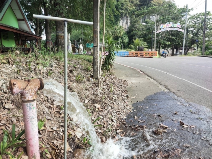 ไฟล์แนบ กปภ.สาขากระบี่ ดำเนินการตามแผนงานบริการและควบคุมน้ำสูญเสีย โบล์วน้ำเพื่อระบายตะกอนในเส้นท่อ บริเวณพื้นที่ ถนนหินขวาง ตำบลกระบี่ใหญ่ อำเภอเมือง จังหวัดกระบี่