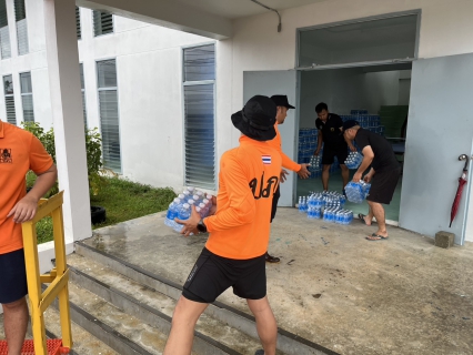 ไฟล์แนบ กปภ.สาขานราธิวาส สนับสนุนน้ำดื่มตราสัญลักษณ์ กปภ. จำนวน 5,000 ขวด แก่ผู้ประสบอุทกภัยในพื้นที่