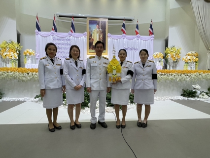 ไฟล์แนบ นายศุภกฤษณ์ จันทร์ศุภเสน ผู้จัดการการประปาส่วนภูมิภาคสาขาลำพูน ร่วมพิธีวางพุ่มดอกไม้ถวายบังคมเบื้องหน้าพระบรมฉายาลักษณ์พระบาทสมเด็จพระบรมชนกาธิเบศรมหาภูมิพลอดุลยเดชมหาราช บรมนาถบพิตร 5 ธันวาคม 2568 ณหอประชุมจังหวัดลำพูน ศาลากลางจังหวัดลำพูน ตำบลศรีบัวบาน อำเภอเมืองลำพูน  นายปิยพงศ์ ชูวงศ์ รองผู้ว่าราชการจังหวัด รักษาราชการแทนผู้ว่าราชการจังหวัดลำพูน เป็นประธานวางพุ่มดอกไม้หน้าพระบรมฉายาลักษณ์พระบาทสมเด็จพระบรมชนกาธิเบศร มหาภูมิพลอดุลยเดชมหาราช บรมนาถบพิตร เนื่องในวันคล้ายวันพระบรมราชสมภพพระบาทสมเด็จพระบรมชนกาธิเบศร มหาภูมิพลอดุลยเดชมหาราช บรมนาถบพิตร วันชาติ