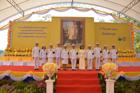 ไฟล์แนบ กปภ.สาขาระยอง ร่วมพิธีเจริญพระพุทธมนต์ ทำบุญตักบาตรถวายพระราชกุศล และวางพานพุ่มดอกไม้ถวายราชสักการะ เนื่องในวันคล้ายวันพระบรมราชสมภพ พระบาทสมเด็จพระบรมชนกาธิเบศร มหาภูมิพลอดุลยเดชมหาราช บรมนาถบพิตร วันชาติ และวันพ่อแห่งชาติ